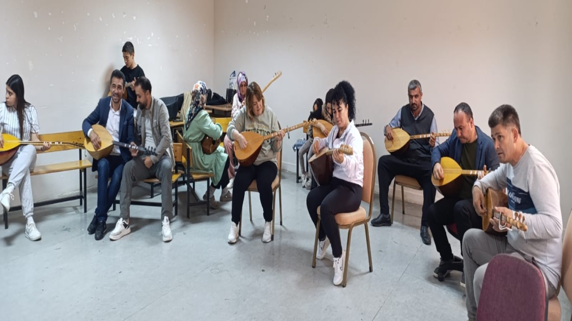 Bağlama Kursumuz Devam Ediyor
